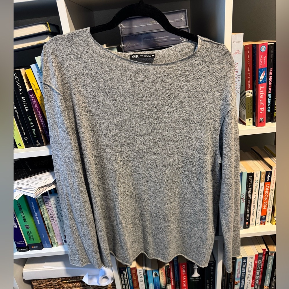 Zara lightweight long sleeve knit top